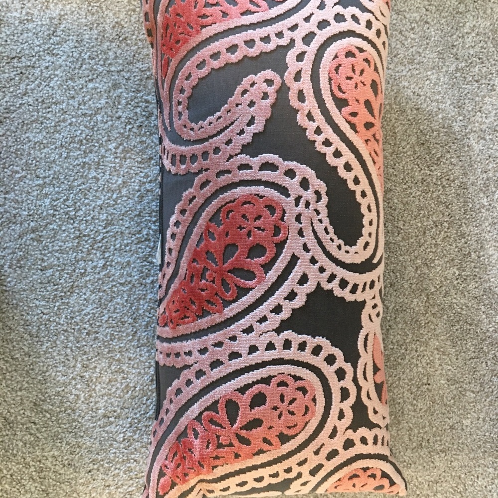 Accent pillows - Picture 4 of 4